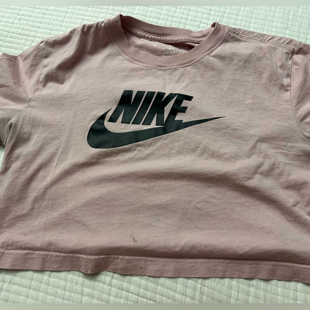 Cropped Nike tee